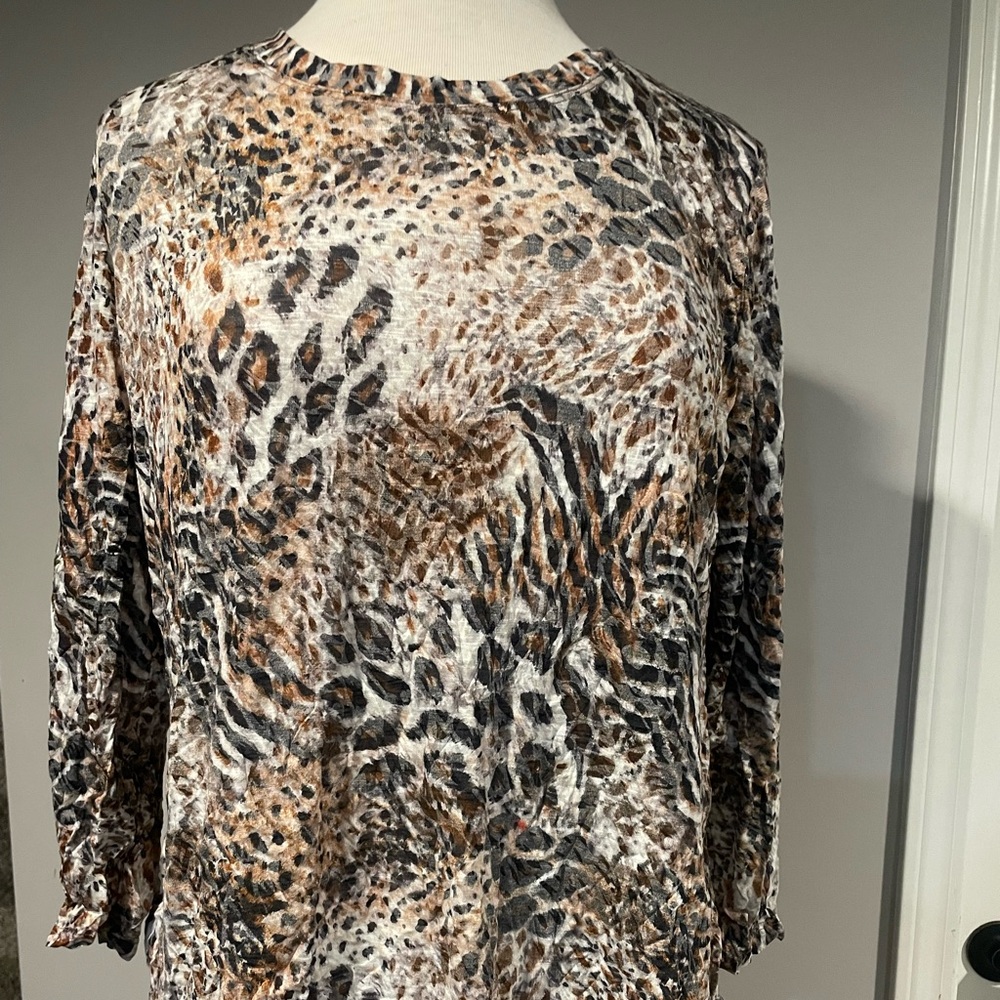 Crew neck animal print top
